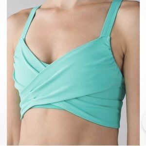 Lululemon spots bra size 6 turquoise